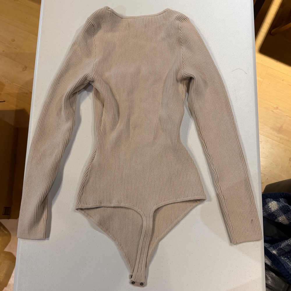Abercrombie & Fitch Ribbed Long-Sleeve Squareneck
Sweater Bodysuit - Cream - Picture 2 of 4